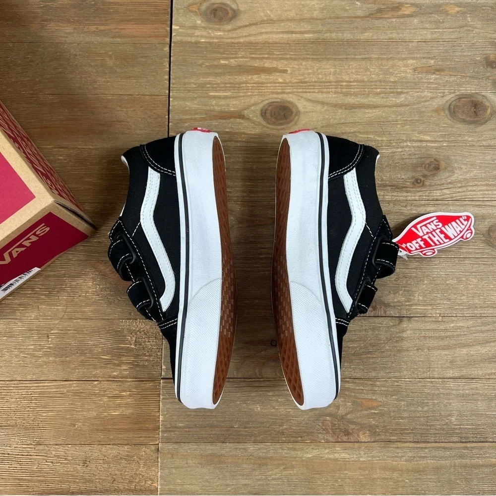 NWT Vans Old Skool V Sneakers